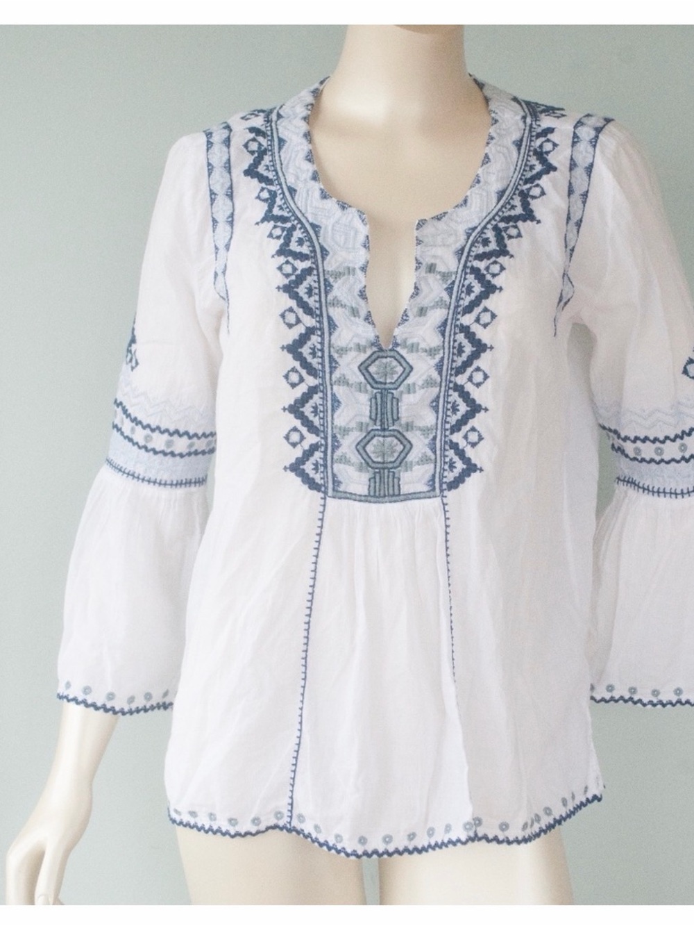 🔥 Johnny Was White bohemian Tunic with Blue Embroidery Original